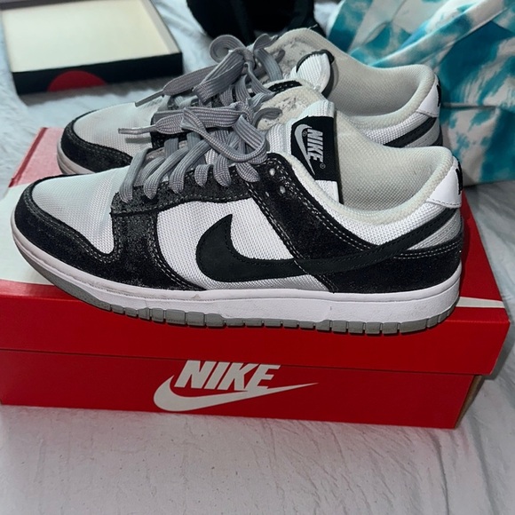 Nike Metallic Black/White Dunks - Picture 4 of 6